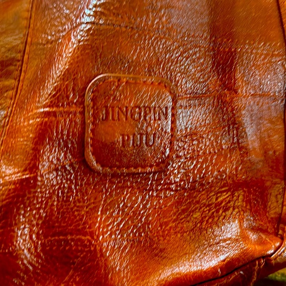 JINGPIN PIJU leather brown purse. Gently used and in great condition. - Picture 2 of 4